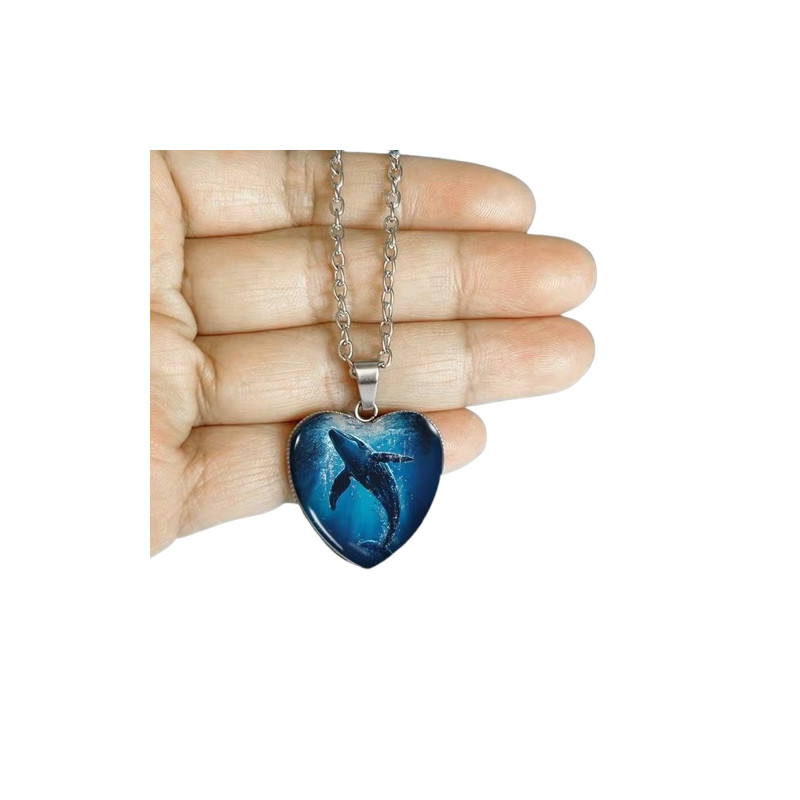 Halssmycke i glas med motiv [H23] - Blåval